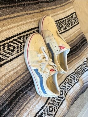 Vans Kids Low-Top Sneakers in Cream and Blue with Red Heel Tab